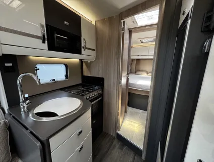 Swift Escape 694  2024