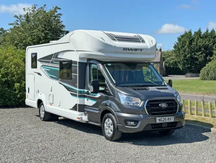 Swift  Voyager 485 2025