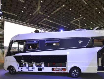 Niesmann + Bischoff Flair 880 A-class motorhome