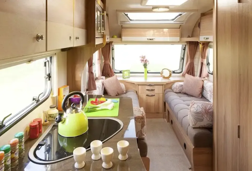 Inside the Bailey Pursuit 560