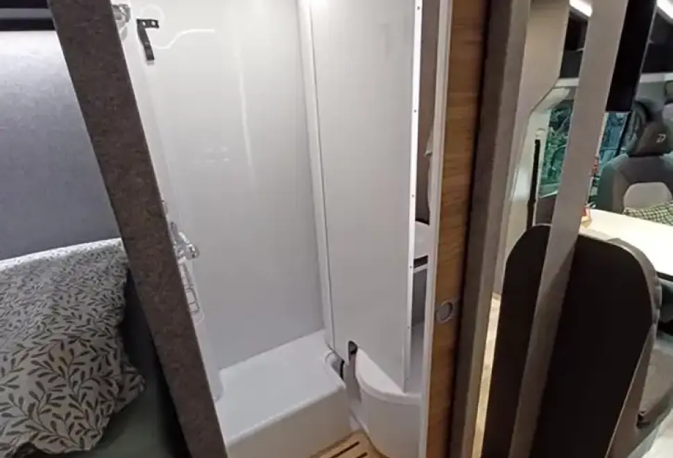 Dethleffs Globebus Performance 4x4 low-profile motorhome shower