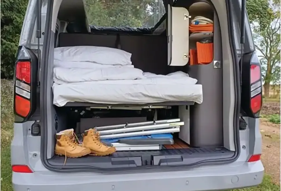 Swift Monza 2025 campervan garagea