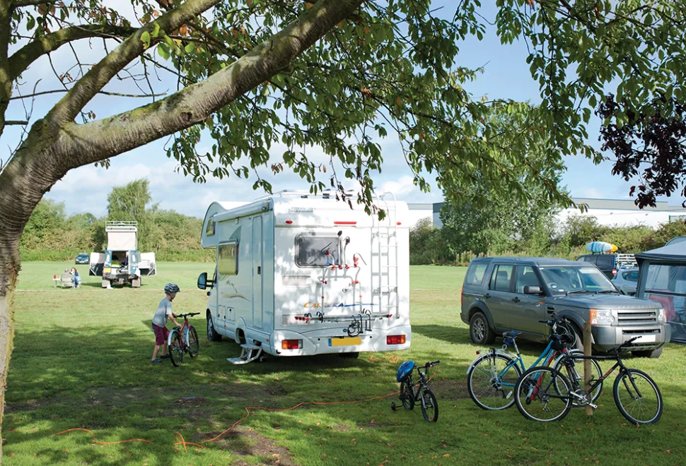 lee-valley-dobbs-weir-campsite-image