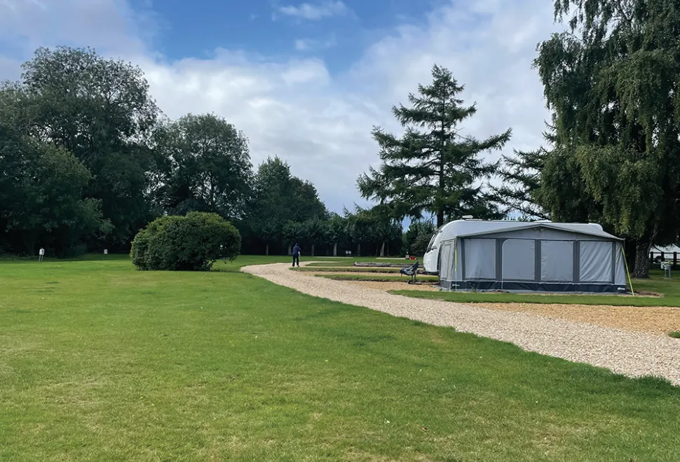 low-farm-park-campsite-image-4