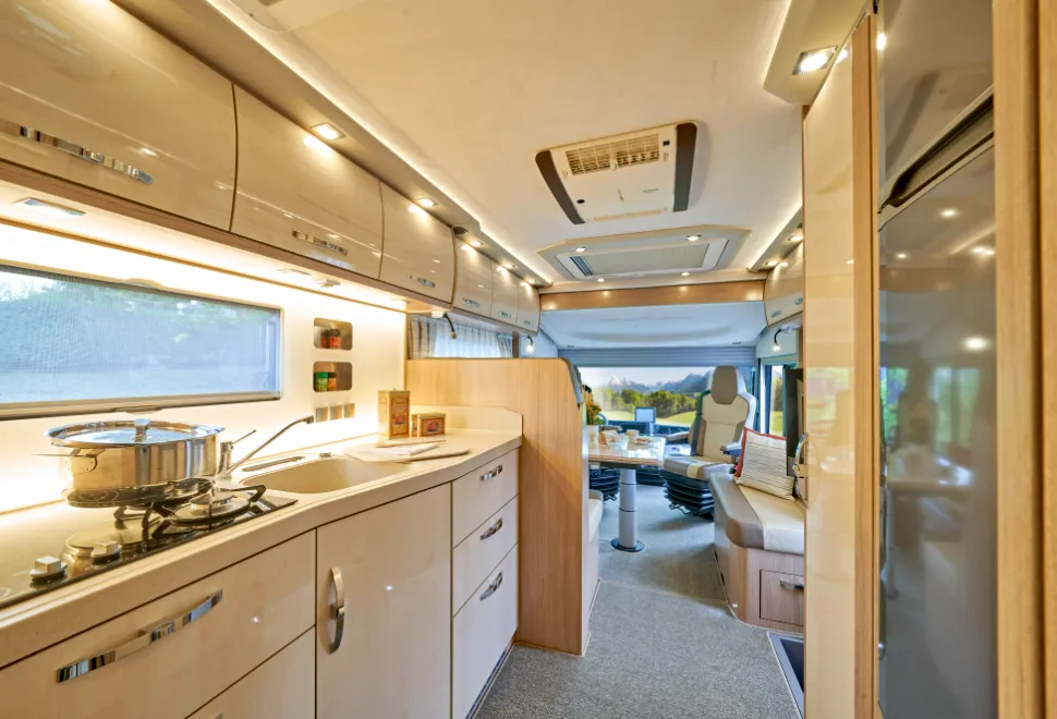 Looking forward to the lounge in the PhoeniX Top Liner 9000 BMLX