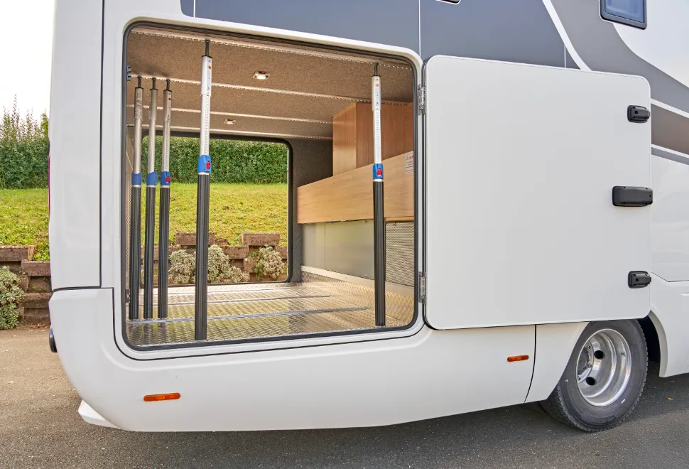 The garage space in the PhoeniX Top Liner 9000 BMLX