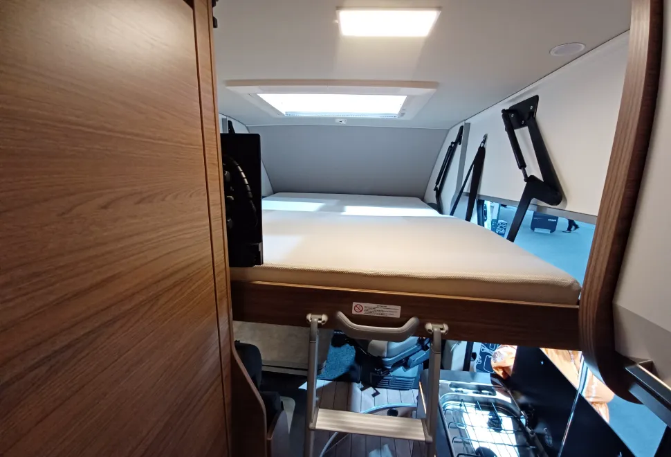 Knaus BoxLife 600 DQ Platinum Selection front bed