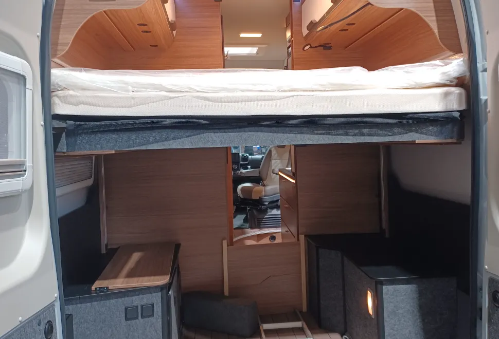 Knaus BoxLife 600 DQ Platinum Selection rear bed