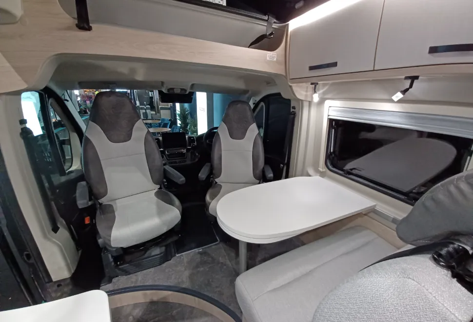 Xplore CV X9 dinette