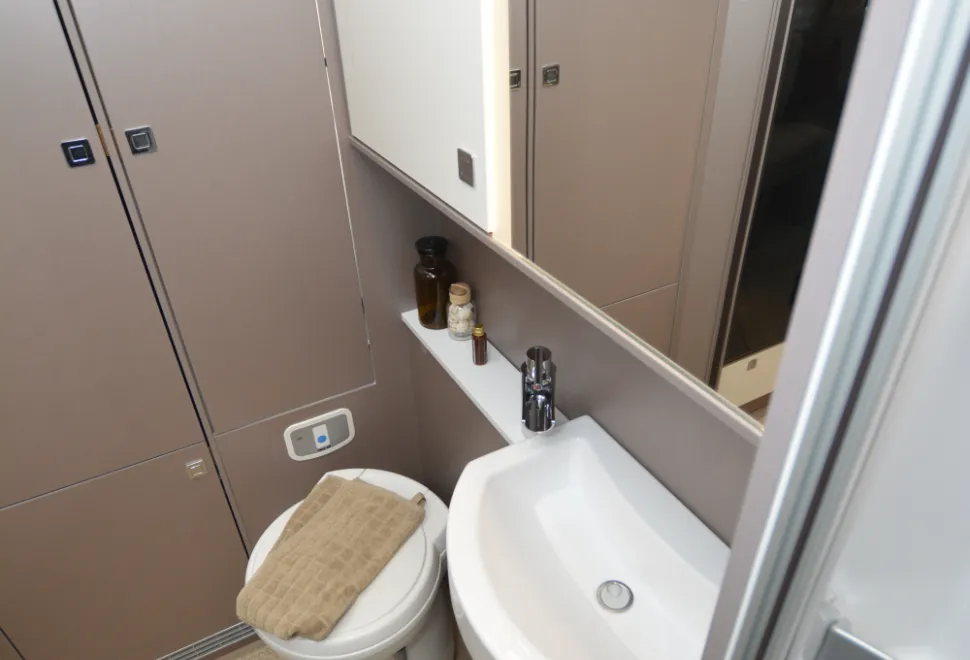 Bürstner Lyseo TD 594 Harmony Line bathroom
