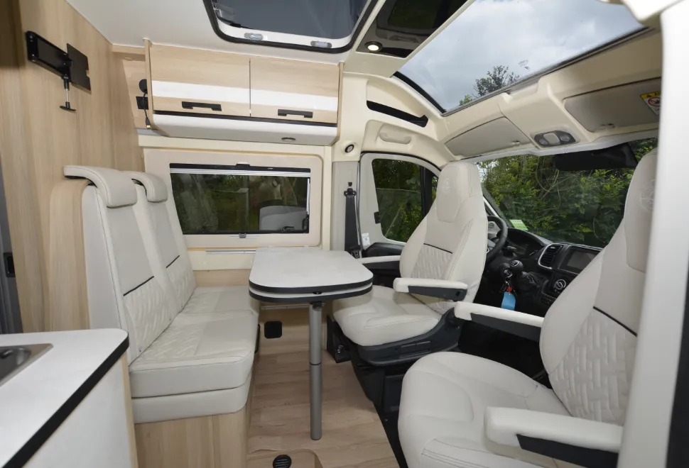 Dreamer D68 Up Saphir dinette