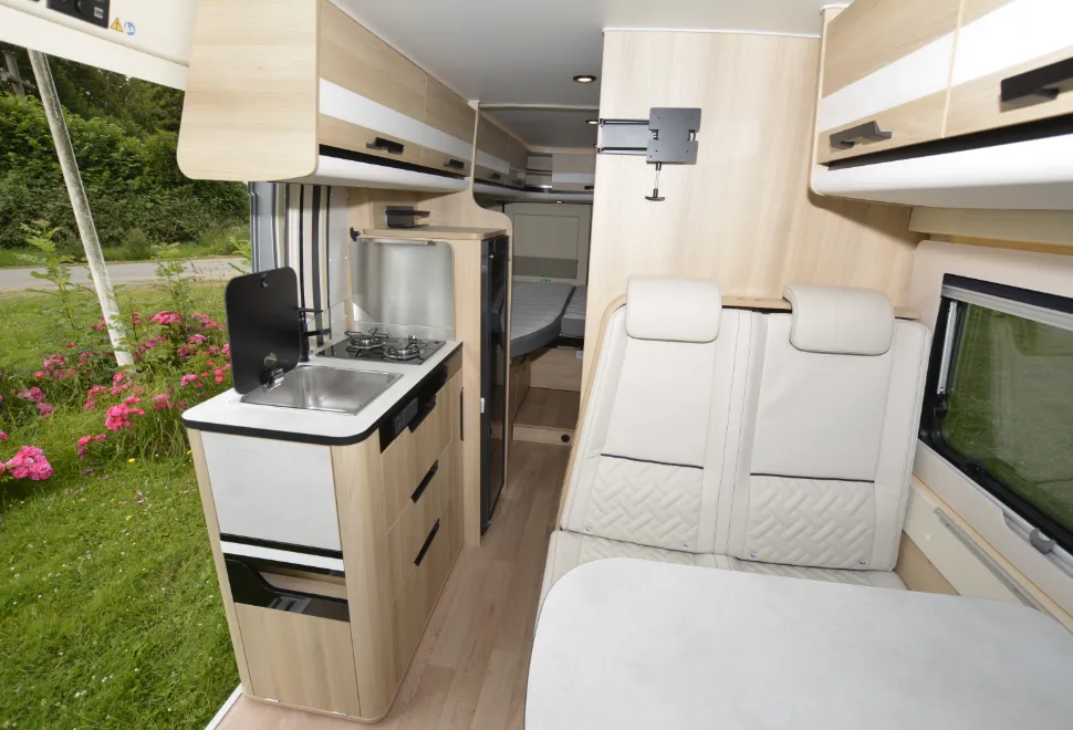 Dreamer D68 Up Saphir side kitchen