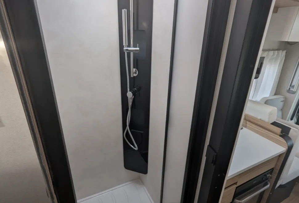 Pilote Selection Edition P720 FC shower - note the two recesses