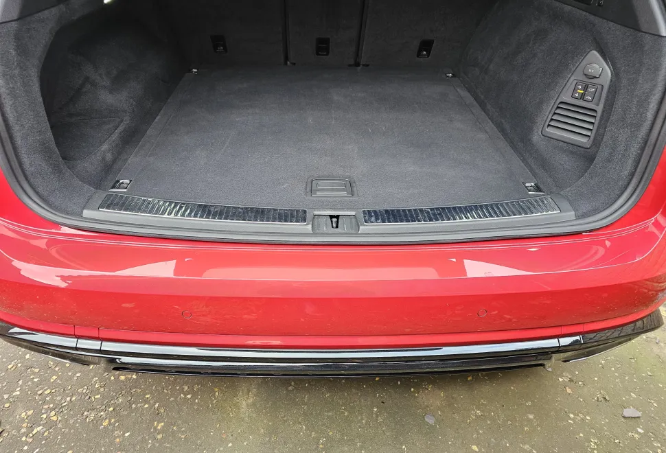 Volkswagen Touareg Black Edition Tow car of the Month May 2025 copyright free staff images20250214_100019.jpg