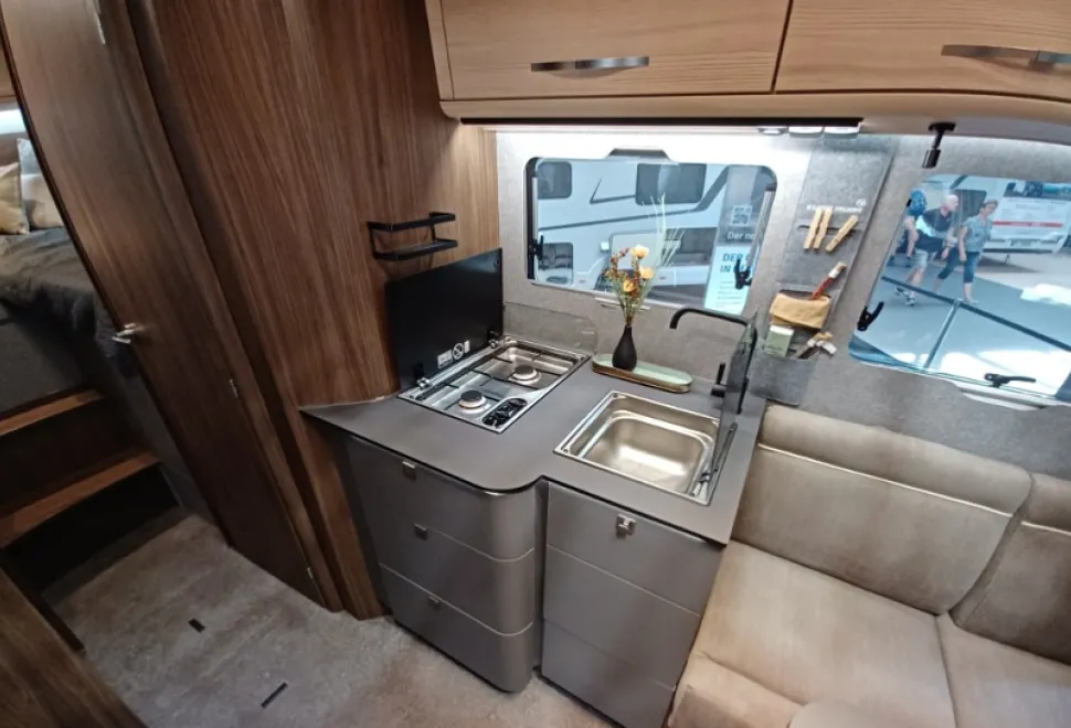 The kitchen inside the Eura Mobil Integra Line GT IL726EF