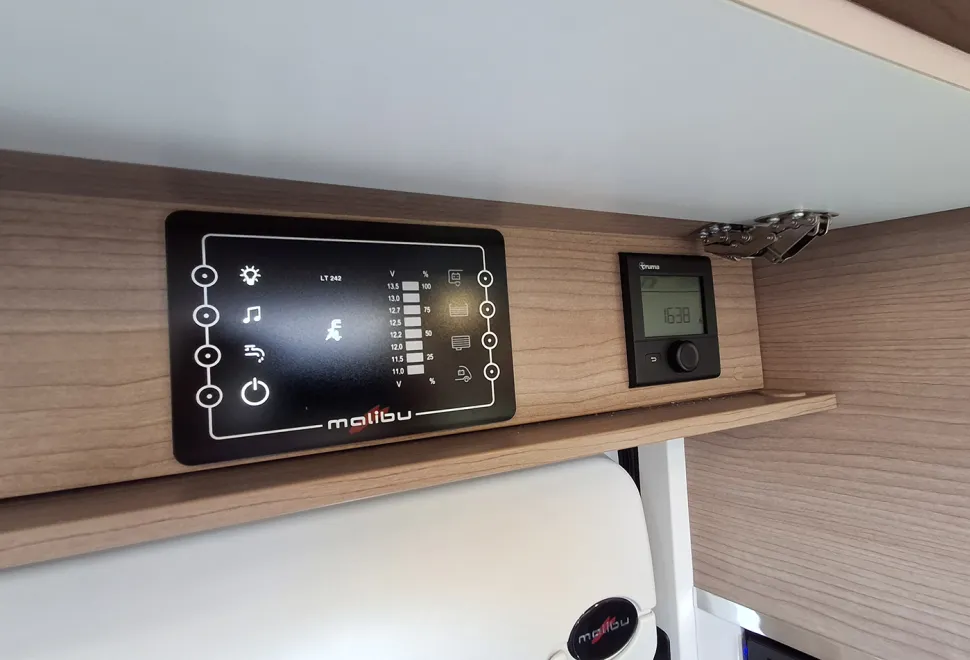 Malibu T450 RB-LE Lightweight - control panel above door