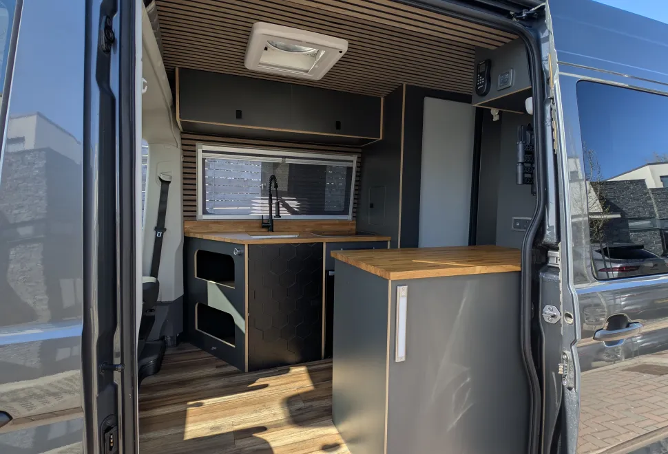  2022 LWB VW Crafter