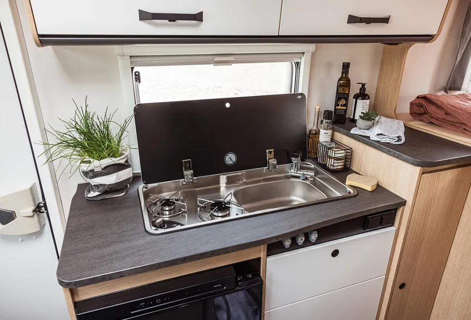Sunlight Van Adventure V66 kitchen