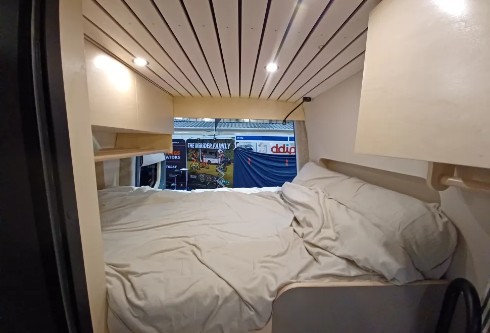 The bed inside the Scandivans SV 907