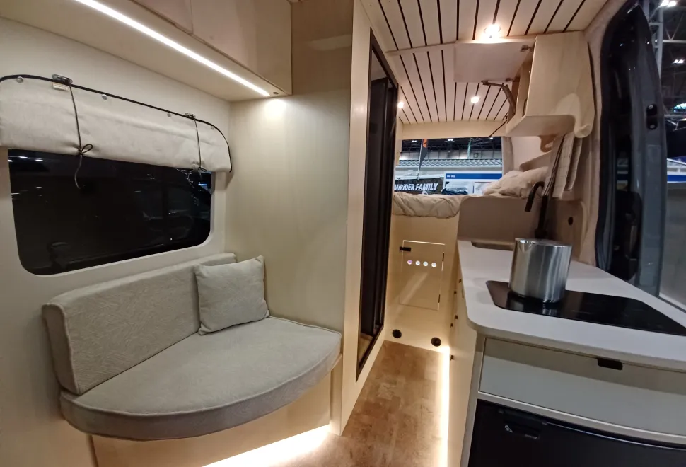 Inside the Scandivans SV 907