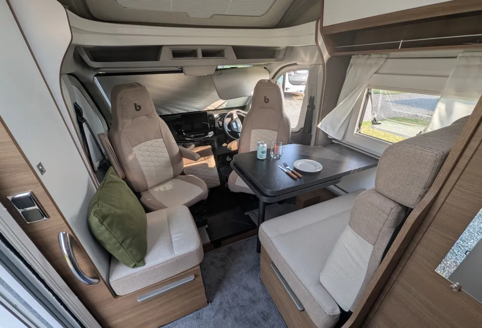 Benimar Tessoro T861 lounge