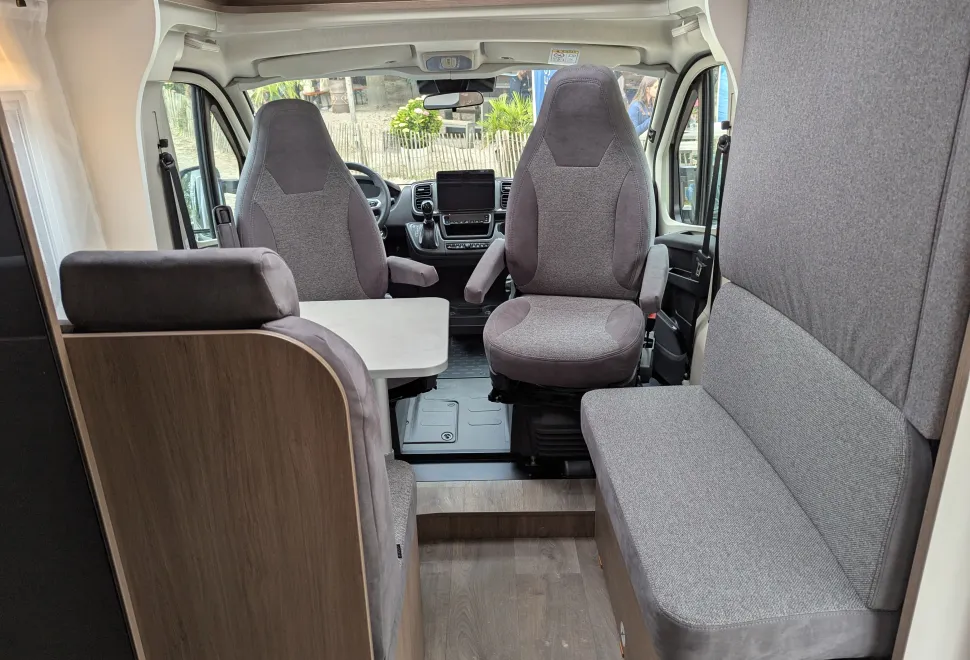 Carado V347 interior