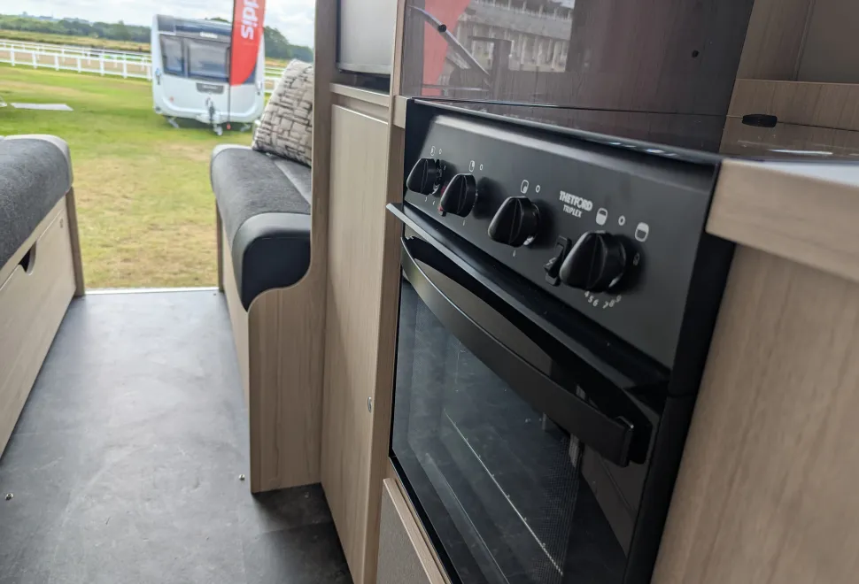 Elddis Autoquest Apex launch