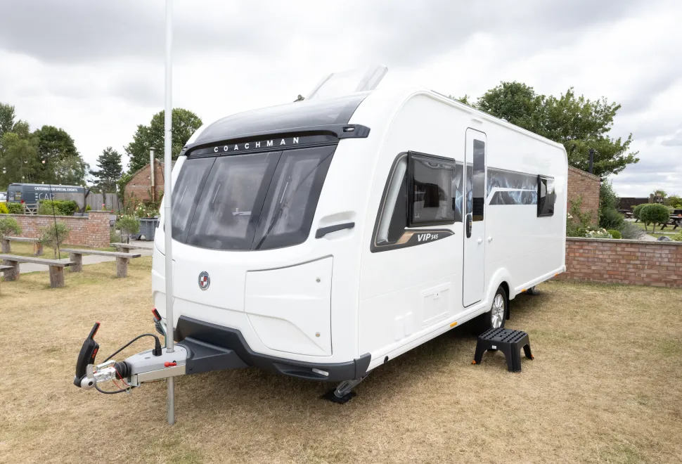 Coachman VIP 545 exterior