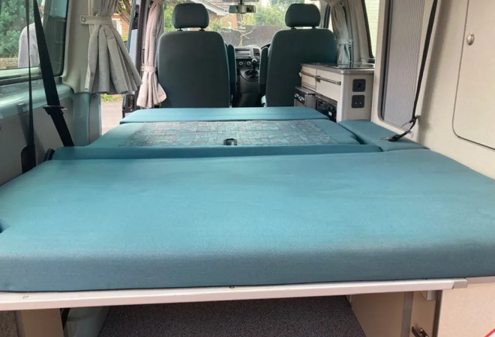 Bilbo Celex High Top 2.0 TDi 2012 on VWT5. 