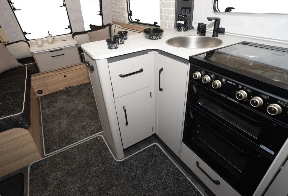 There is good kitchen storage space
