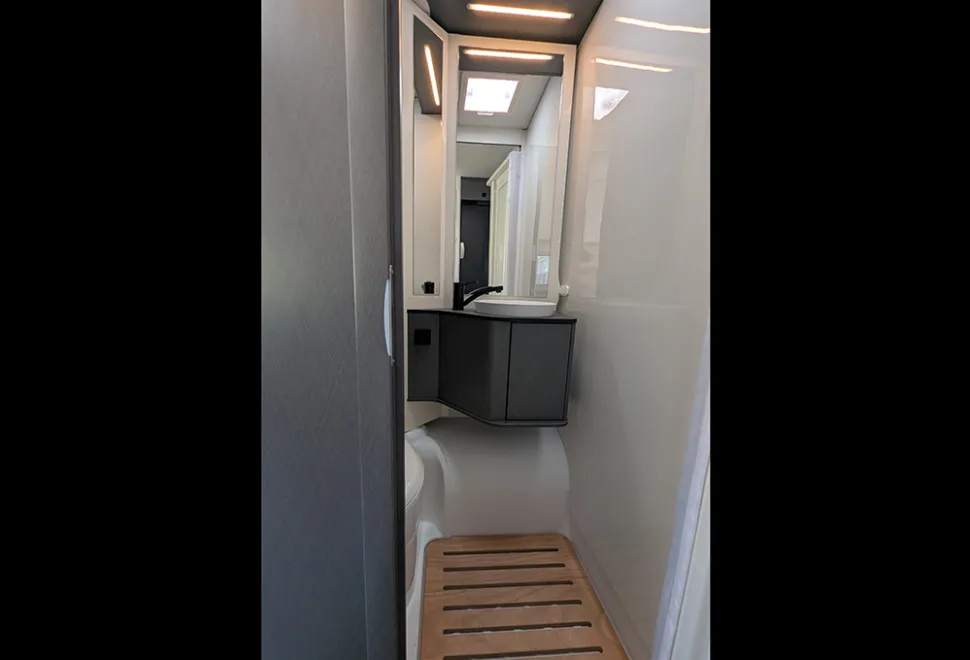 Washroom of the Etrusco A 6.9 SB 2026 motorhome 