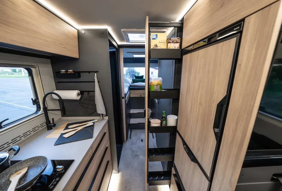 Slide-out pantry: Frankia Noctra Cruiser 7.6L
