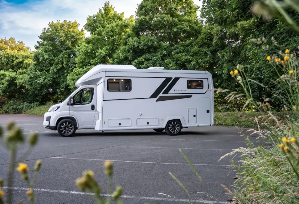 Frankia Noctra Cruiser 7.6L exterior