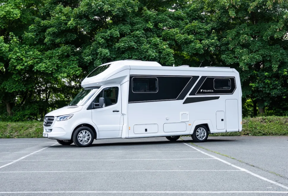 Frankia Noctra Cruiser 7.6L exterior side