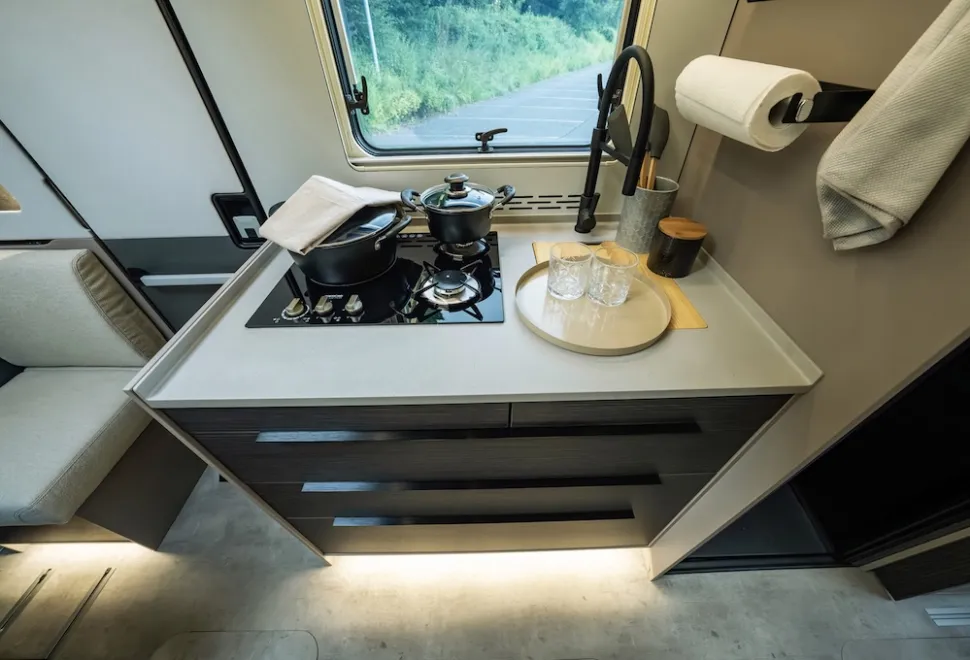 Kitchen hob and sink: Frankia Noctra Cruiser 7.6L
