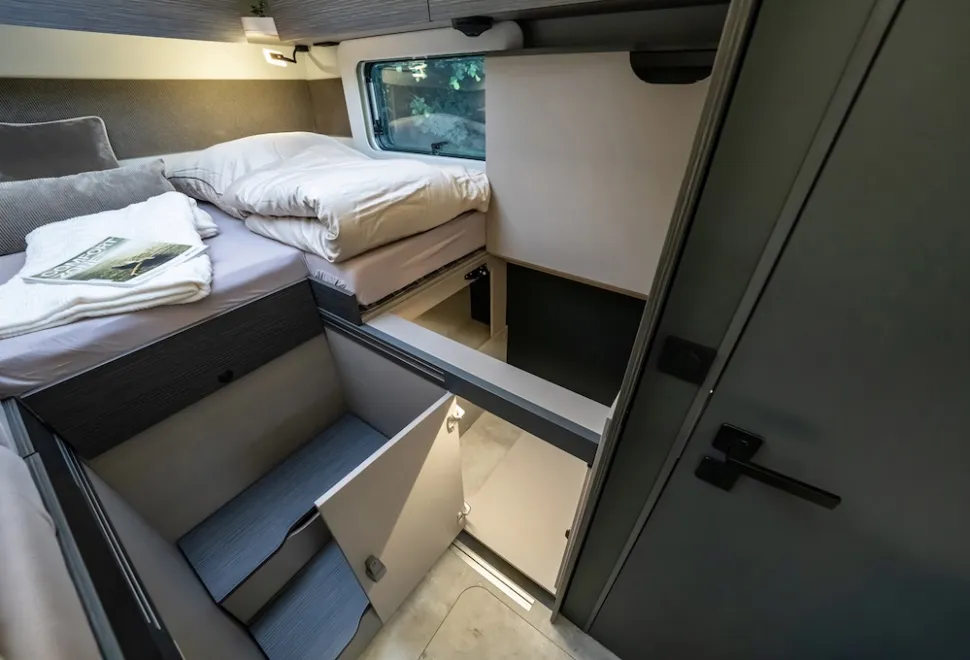 Wardrobe under the foot of one of the beds: Frankia Noctra Cruiser 7.6L