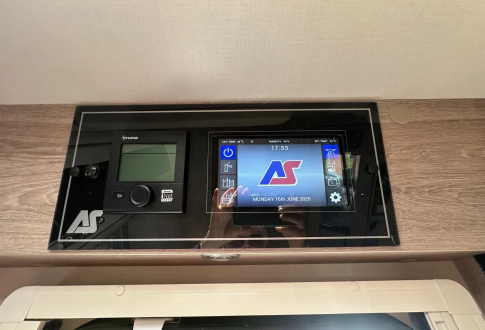 Auto-Sleepers Motorhomes  Broadway EK TB LP 2020