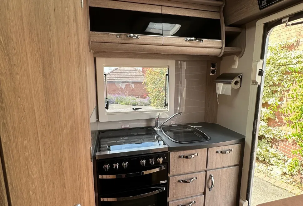 Auto-Sleepers Motorhomes  Broadway EK TB LP 2020
