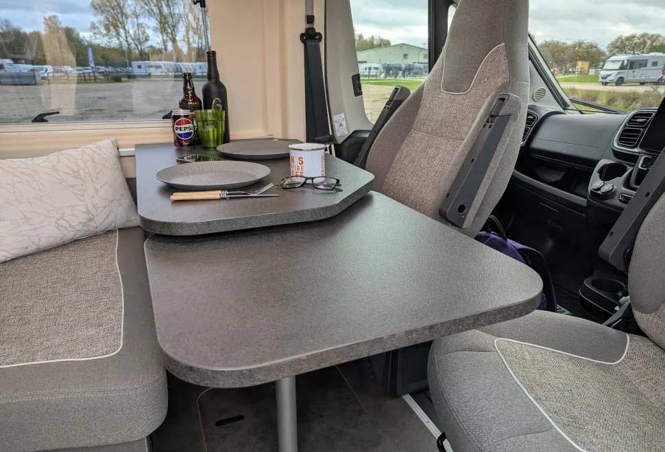 Dinin g table extension
