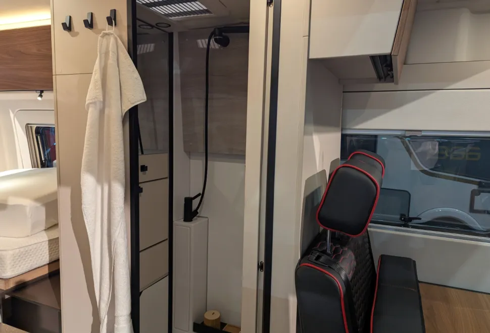 The washrooim inside the Bürstner Habiton HM 6.0