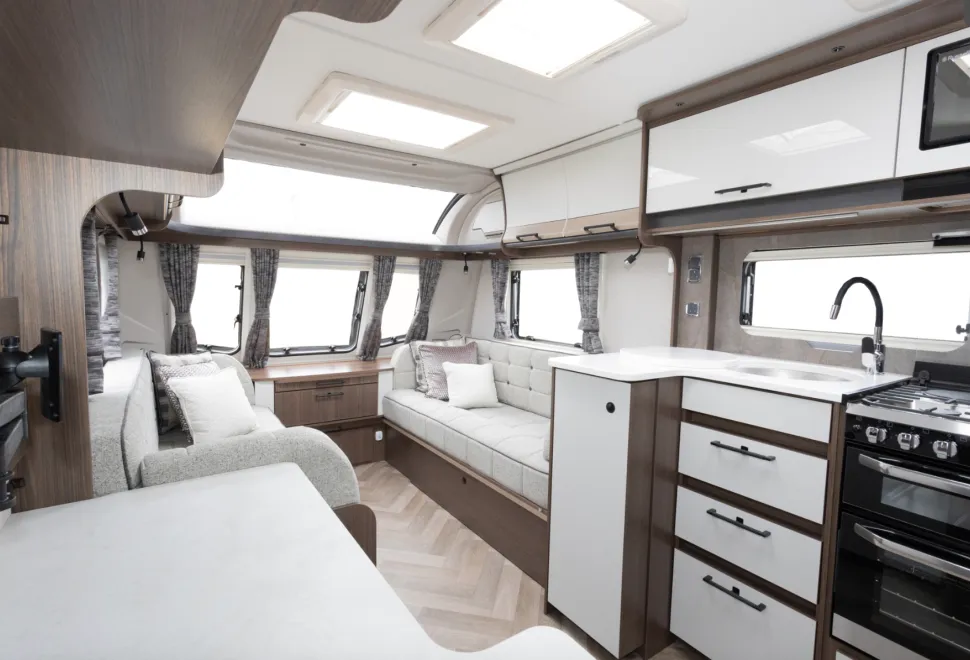Inside the Coachman Laser 480 Xtra