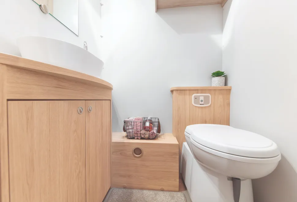 The washroom inside the Elddis Whirlwind 868
