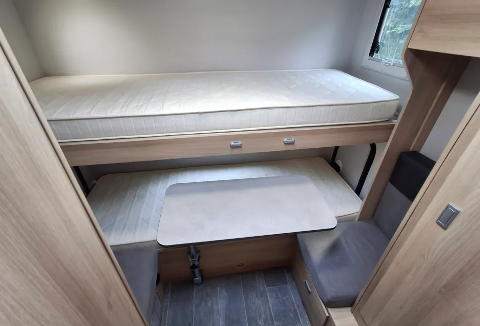 The bedroom inside the Itineo Cozi PS740