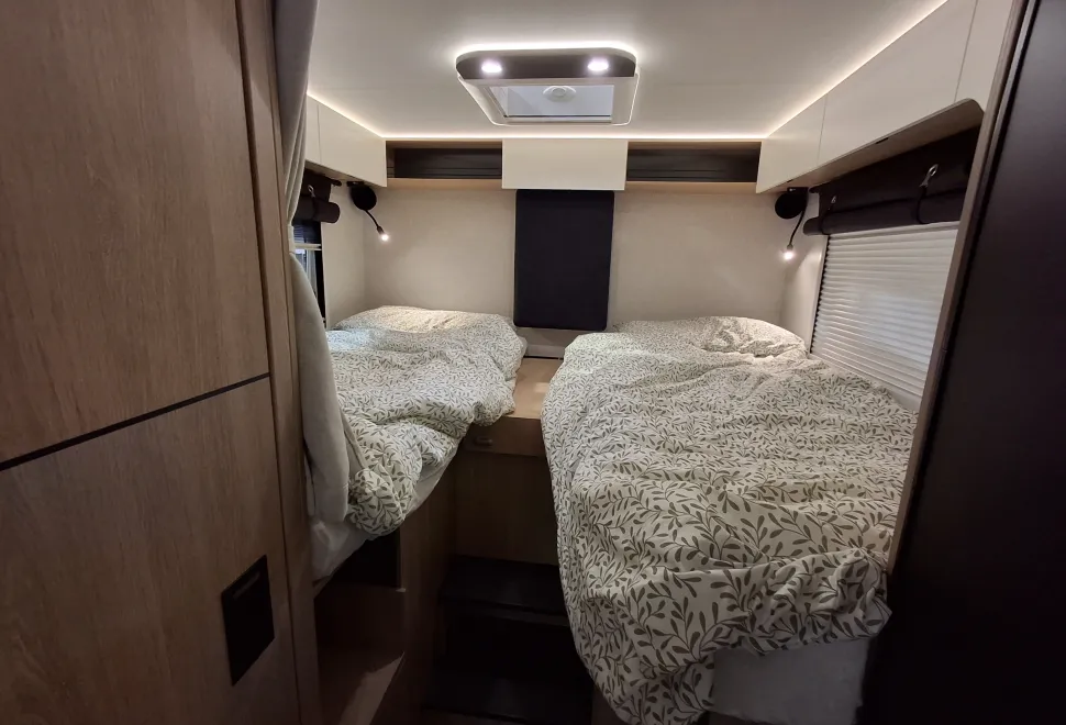 The bedroom inside the Pilote Atlas A690GJ