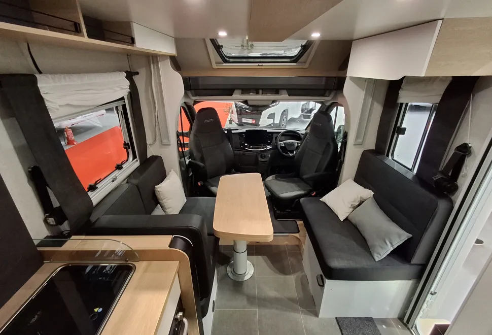 Inside the Pilote Atlas A690GJ