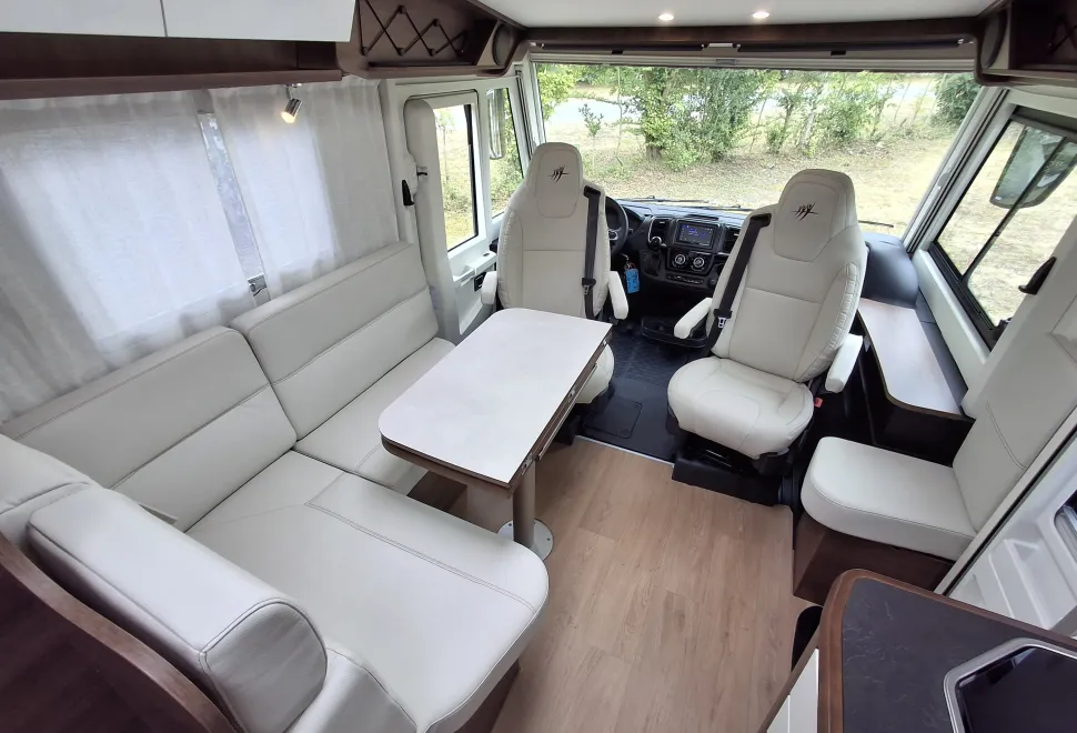 Inside the Rapido 850F