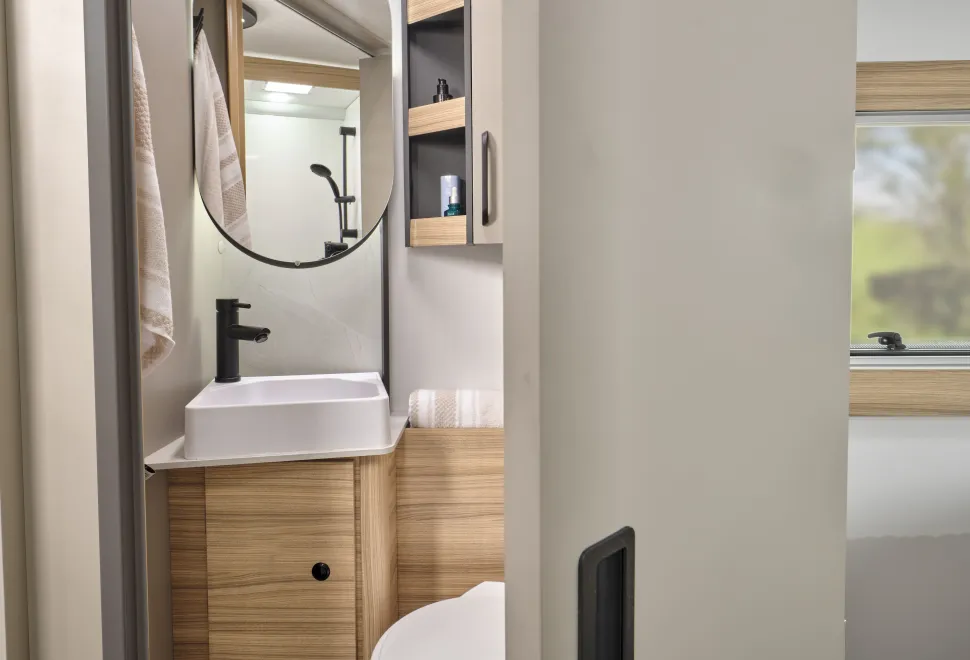 Bailey Phoenix Black 640 bathroom