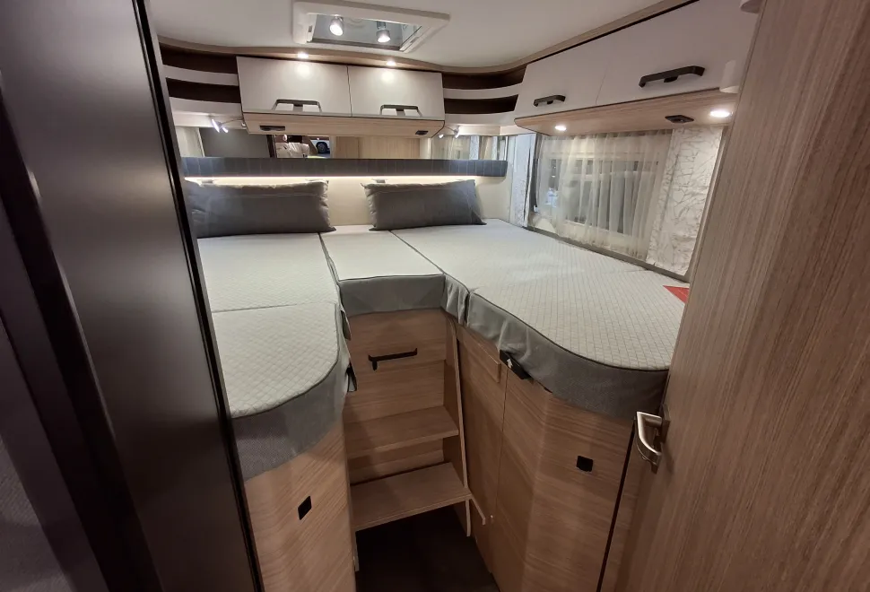 The bedroom inside the Malibu I 441 KB
