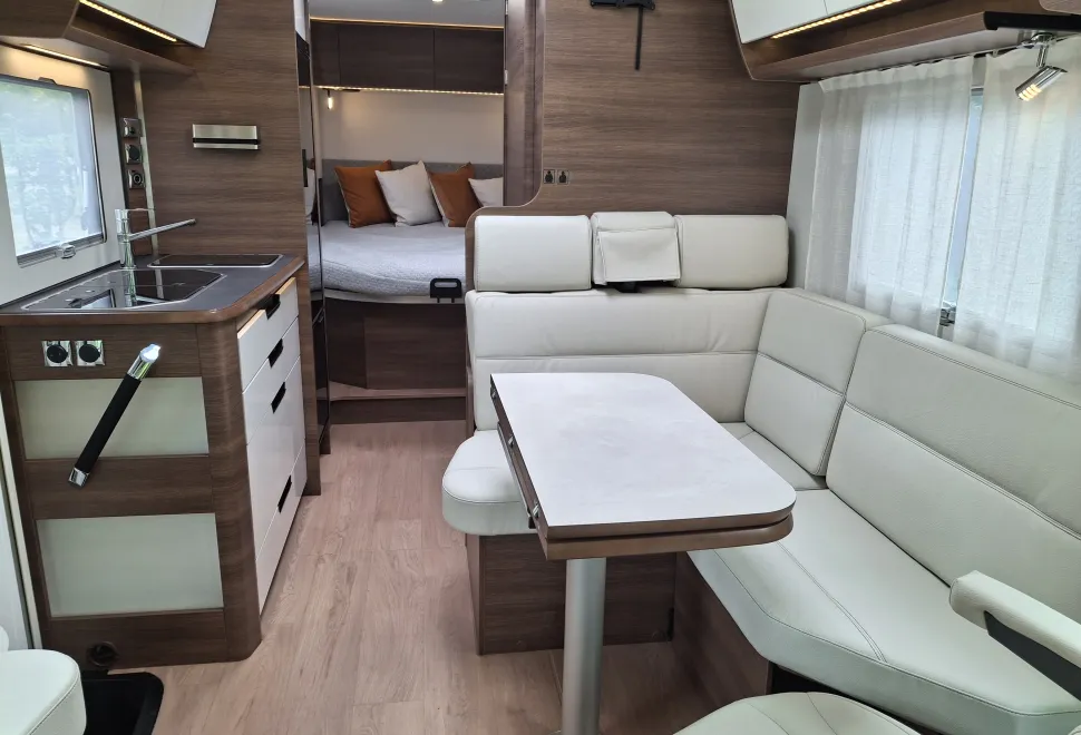 Inside the Rapido 850F