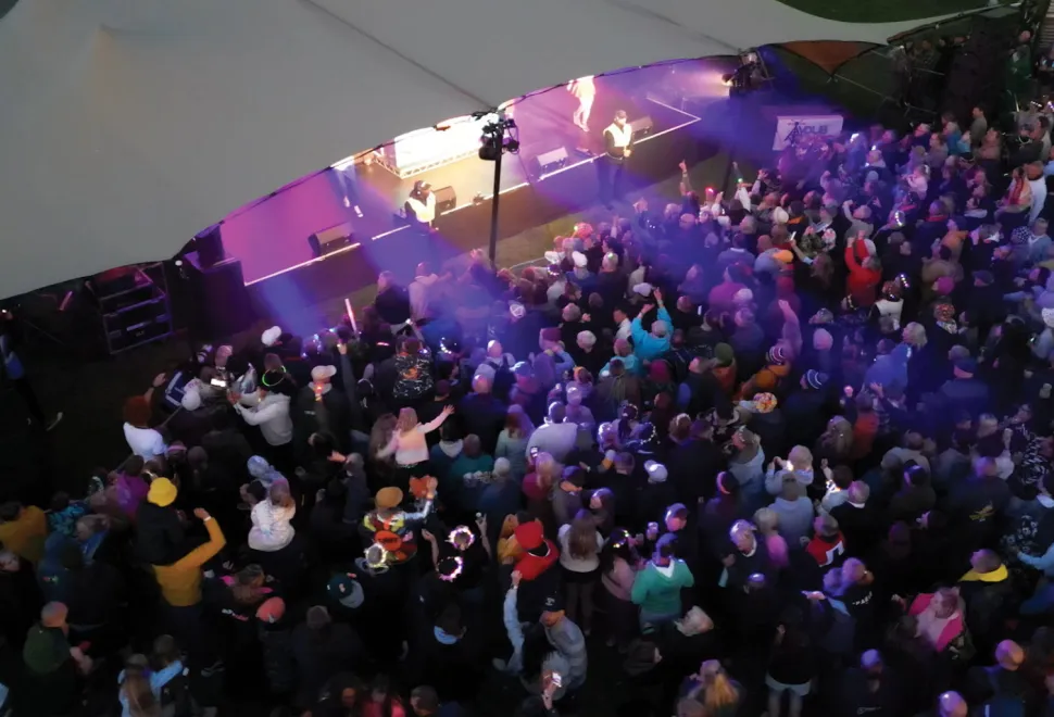 sh - Campervan Campout - the crowd is hotting up at the main stage